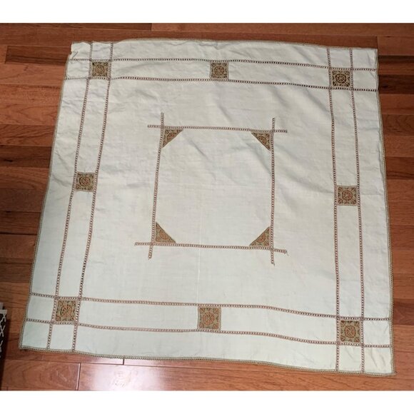 Vintage Embroidered Linen Tablecloth - Perfect For Fancy Dinners & Impressing In - Picture 9 of 9
